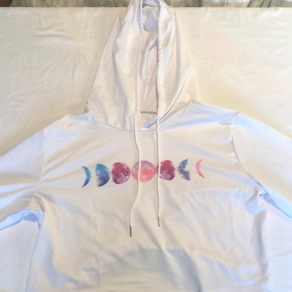 White crop top sweatshirt.
